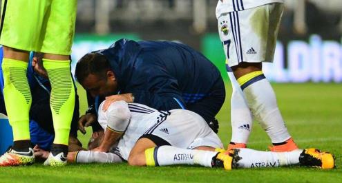 فان بيرسي: أعاني من تمزق في عضلة الجفن ولكن عيني سليمة